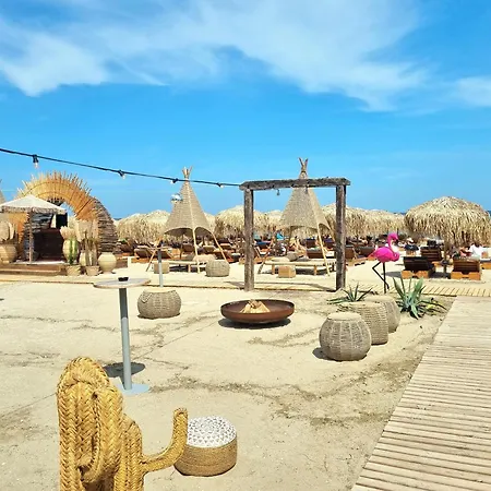 Seavibes - Pool & דירה