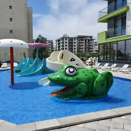 Seavibes - Pool & דירה Năvodari